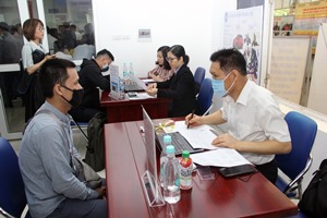 Hà Nội: Người lao động nộp hồ sơ hưởng Bảo hiểm thất nghiệp trực tuyến tại 15 cơ sở